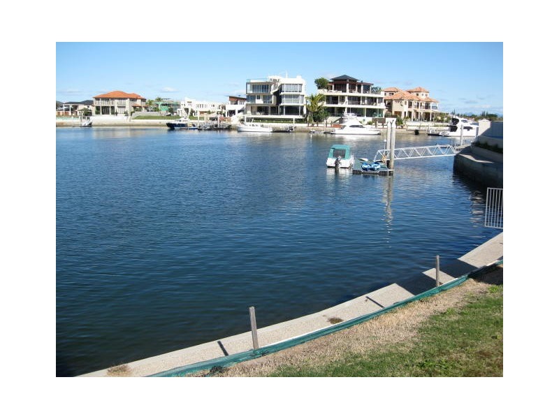 14  Hampton Court, Sovereign Islands QLD 4216