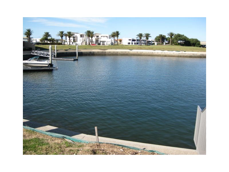 14  Hampton Court, Sovereign Islands QLD 4216