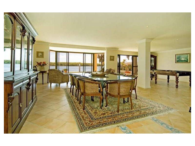 13  Hume Parade, Paradise Point QLD 4216