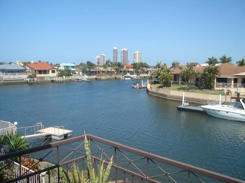 2 Pebble Beach Drive, Runaway Bay QLD 4216