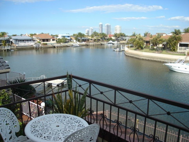 2 Pebble Beach Drive, Runaway Bay QLD 4216