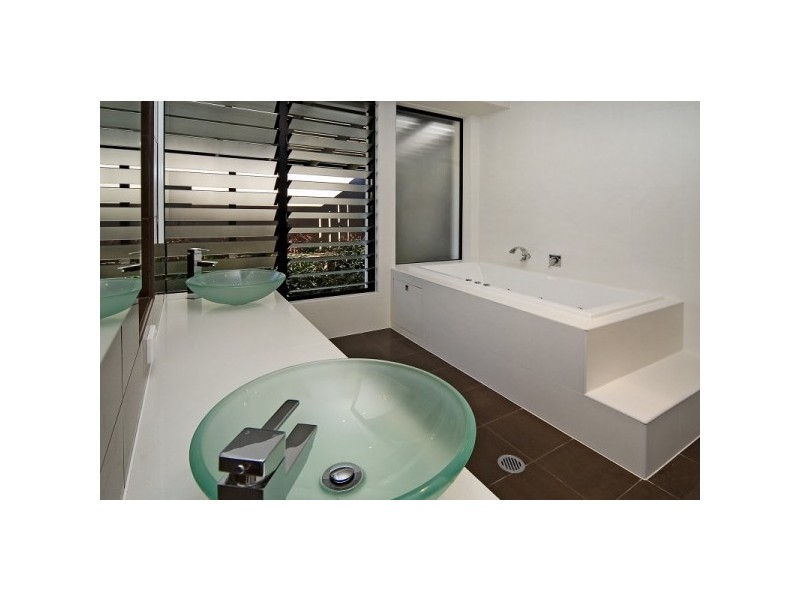 3008 Hillside Walk, Sanctuary Cove QLD 4212