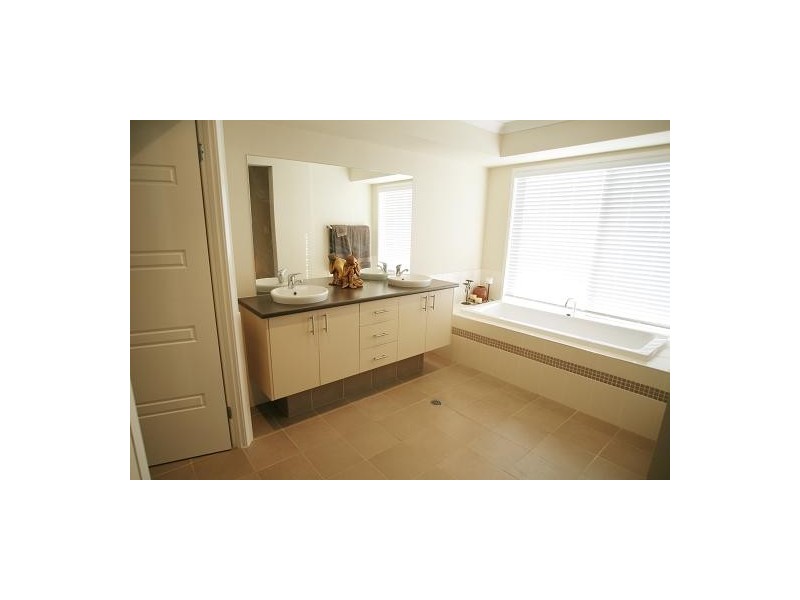 10  Crusade Court, Coomera QLD 4209