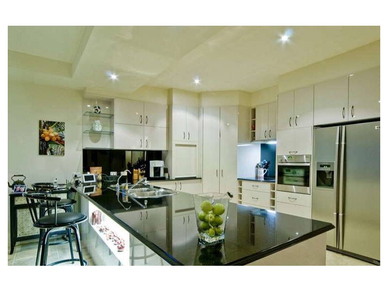 37 The Sovereign Mile, Sovereign Islands QLD 4216