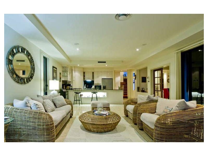 37 The Sovereign Mile, Sovereign Islands QLD 4216