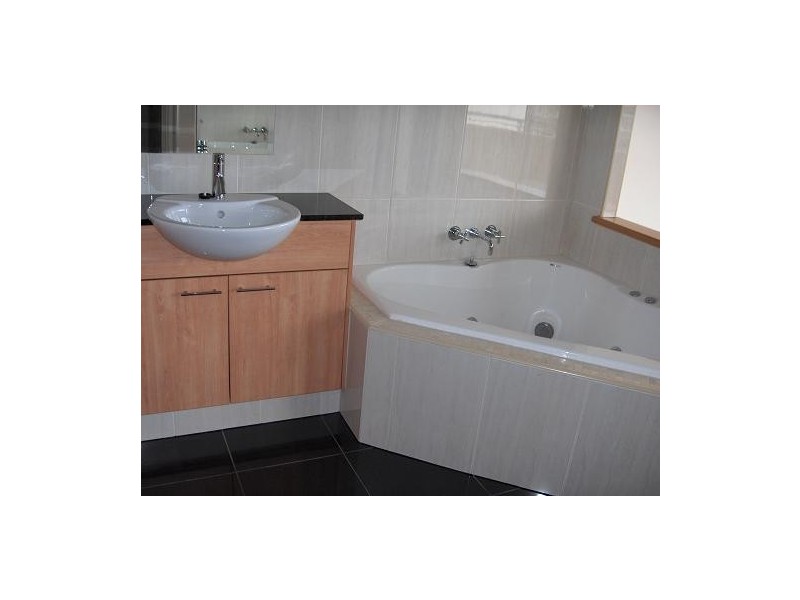 85  Bayview Street, Runaway Bay QLD 4216