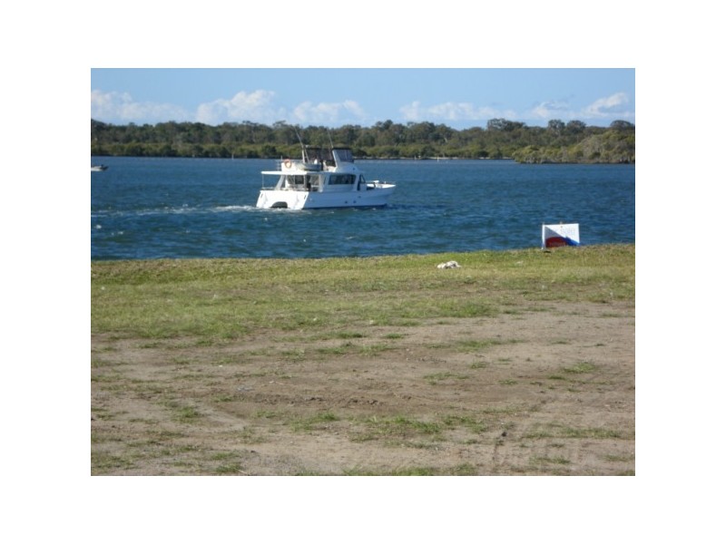 44  Knightsbridge Parade East, Paradise Point QLD 4216