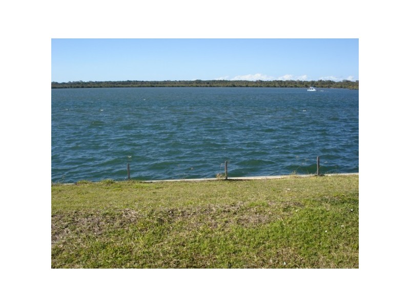 44  Knightsbridge Parade East, Paradise Point QLD 4216