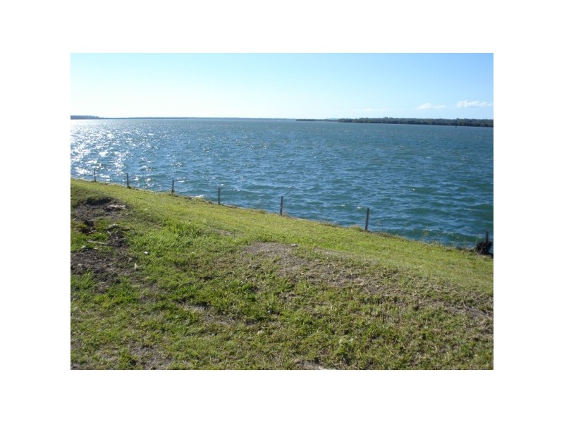 44  Knightsbridge Parade East, Paradise Point QLD 4216