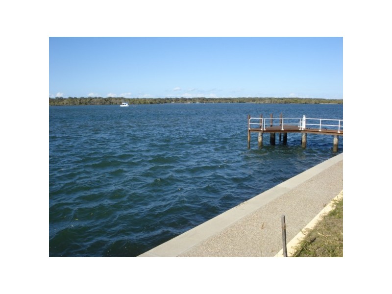 44  Knightsbridge Parade East, Paradise Point QLD 4216