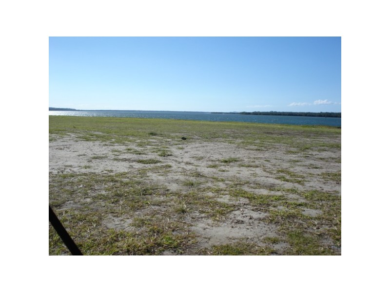 44  Knightsbridge Parade East, Paradise Point QLD 4216