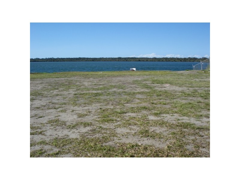 44  Knightsbridge Parade East, Paradise Point QLD 4216