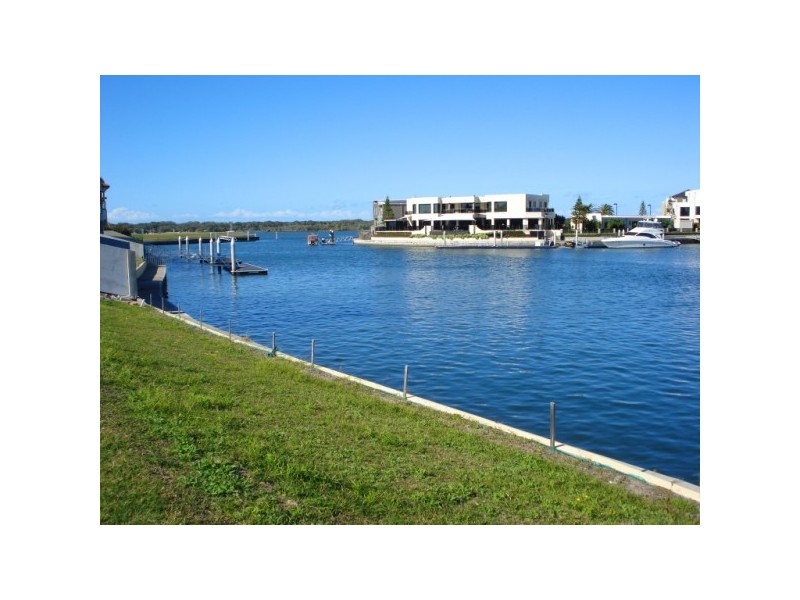 64 Royal Albert Cres, Paradise Point QLD 4216