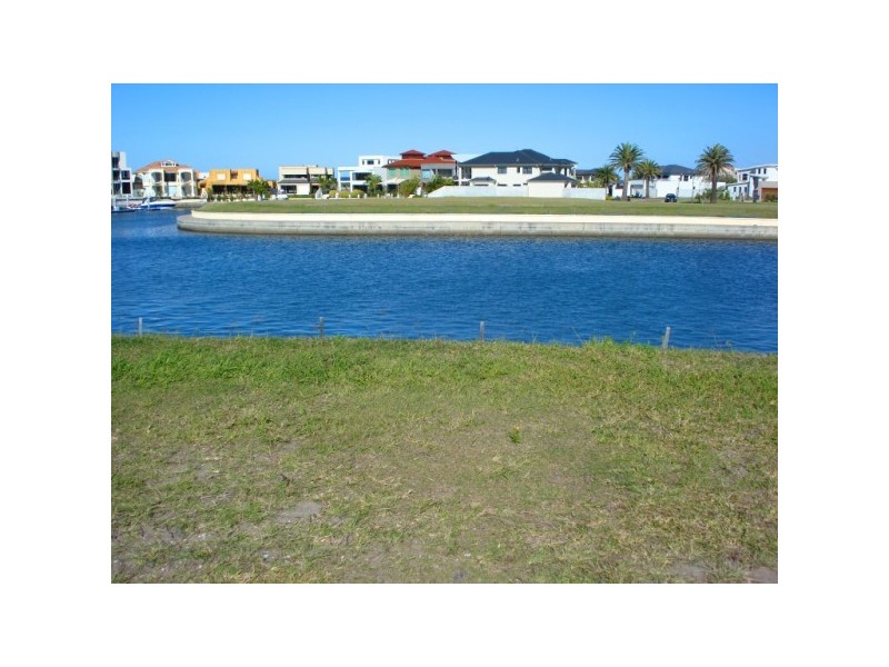 64 Royal Albert Cres, Paradise Point QLD 4216