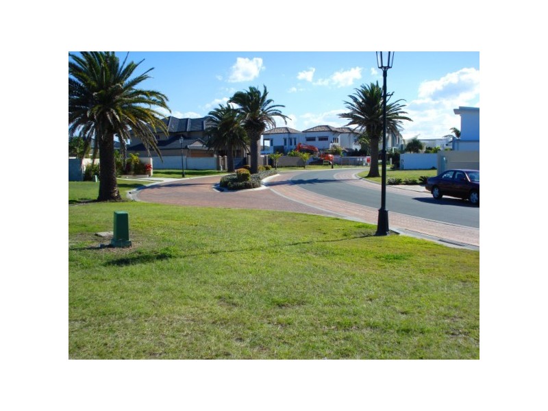 64 Royal Albert Cres, Paradise Point QLD 4216