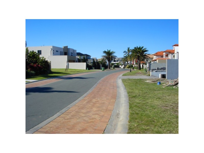 64 Royal Albert Cres, Paradise Point QLD 4216