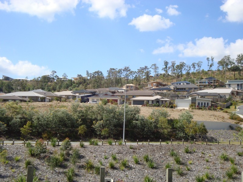 2 SANGSTER CRESENT, Pacific Pines QLD 4211