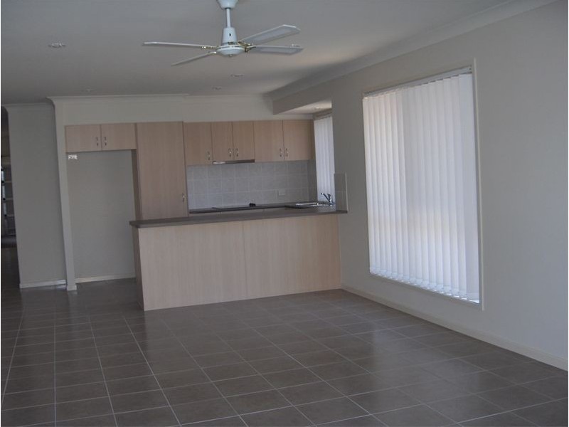 2-5  Benson Court, Ormeau QLD 4208