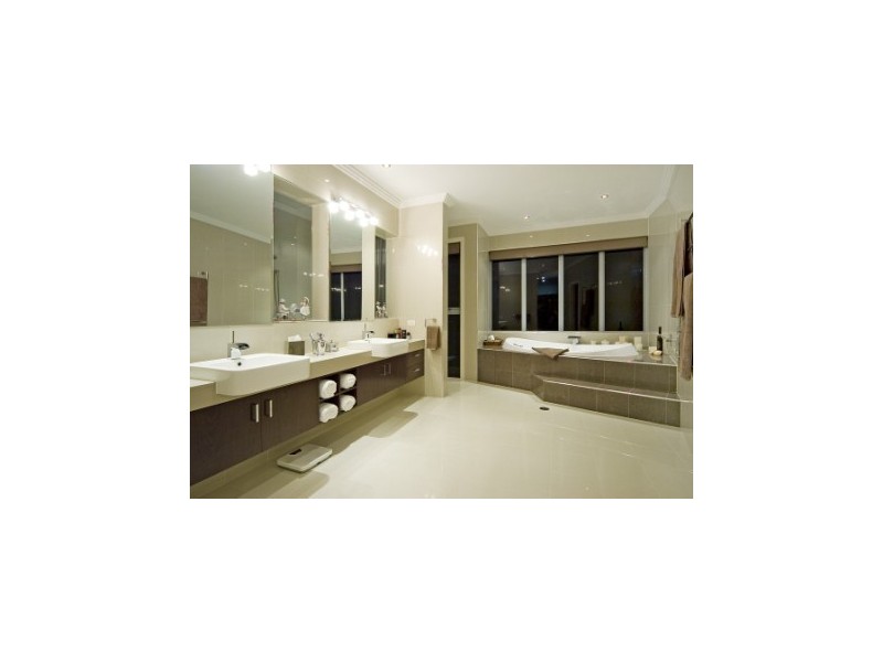 1674 Murten Place, Hope Island QLD 4212