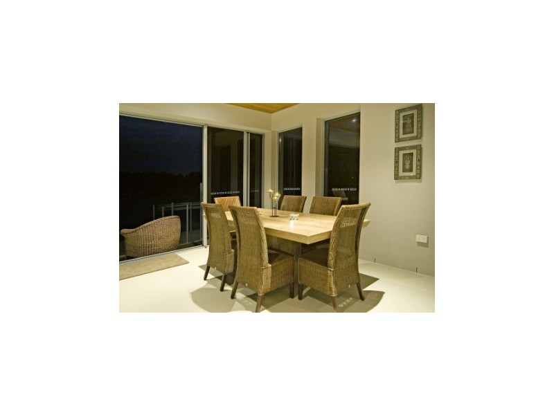 1674 Murten Place, Hope Island QLD 4212