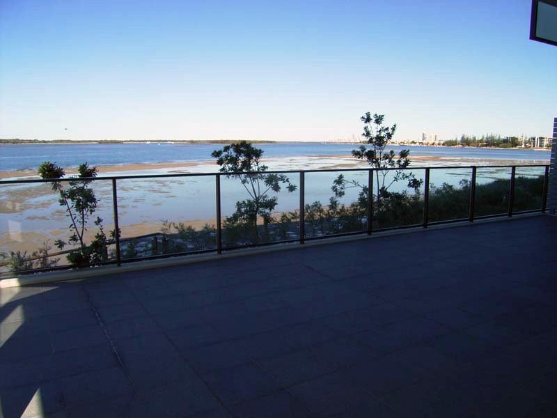 28101  Ephraim Island, Paradise Point QLD 4216