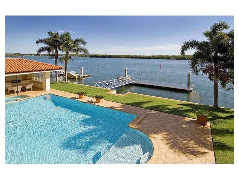 13  Hume Parade, Paradise Point QLD 4216