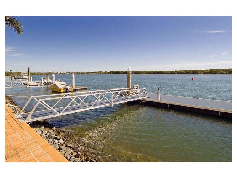 13  Hume Parade, Paradise Point QLD 4216