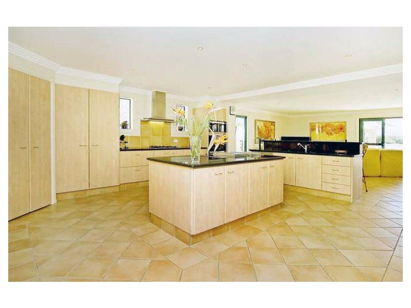 13  Hume Parade, Paradise Point QLD 4216