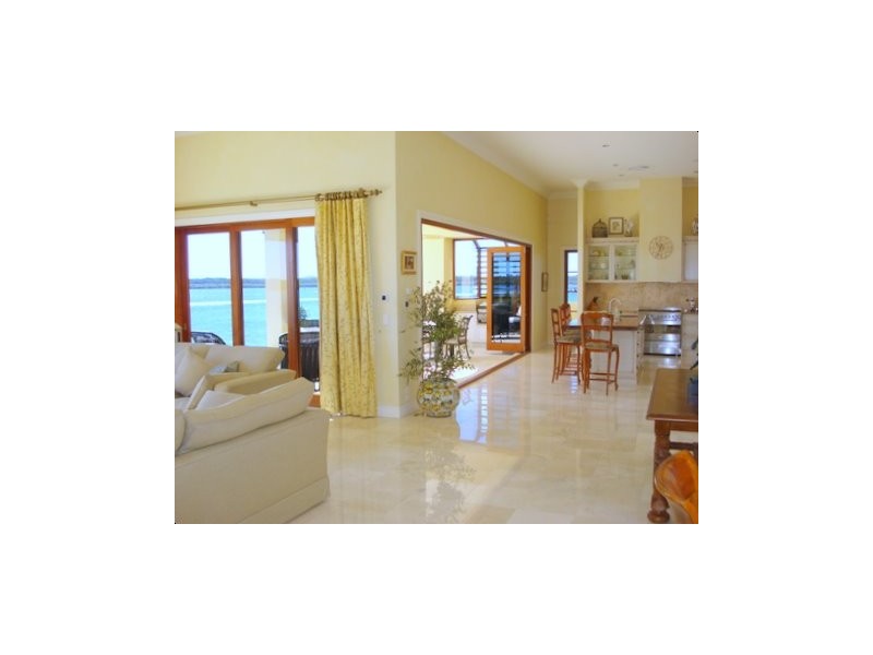 12  Knightsbridge Parade East, Sovereign Islands QLD 4216