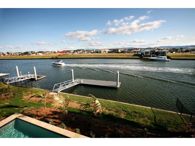 1667 Riverdale Drive, Hope Island QLD 4212