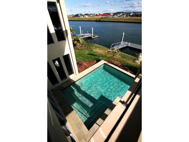 1667 Riverdale Drive, Hope Island QLD 4212