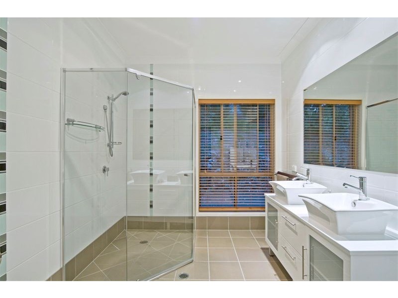 17  Clarence Drive, Helensvale QLD 4212