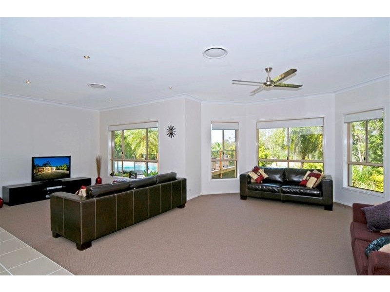 17  Clarence Drive, Helensvale QLD 4212