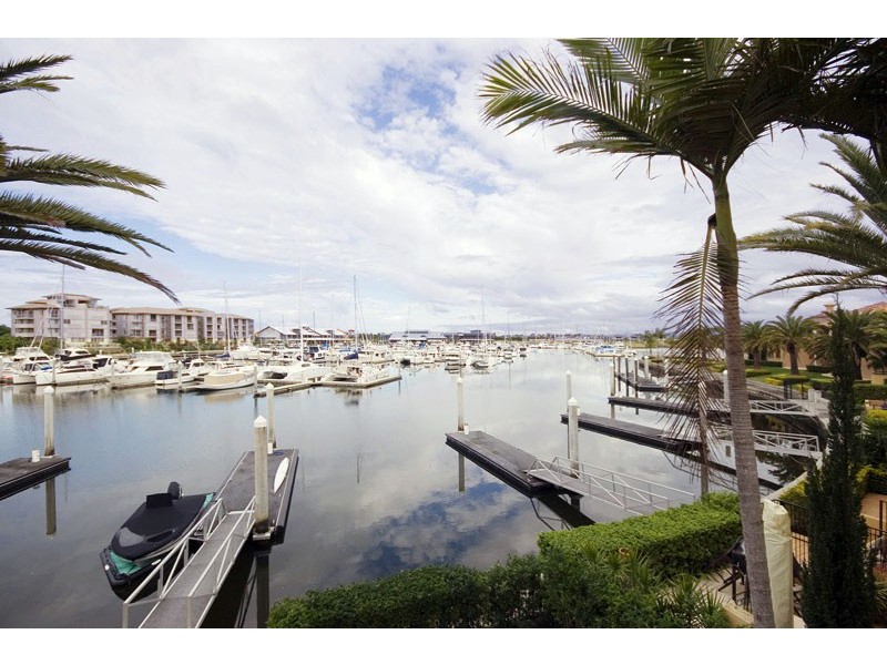 1518 Riverdale Drive, Hope Island QLD 4212