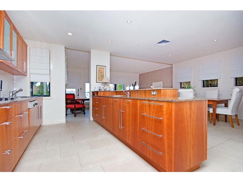 1518 Riverdale Drive, Hope Island QLD 4212