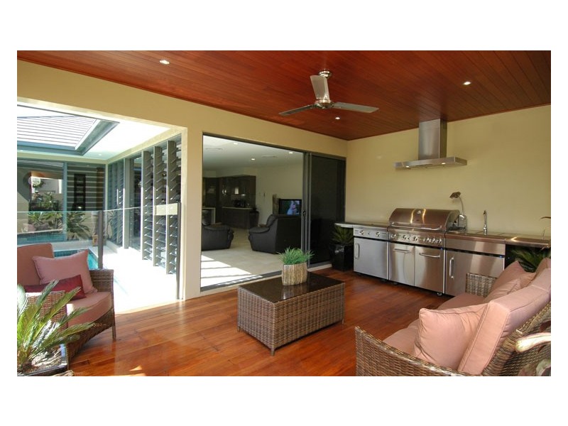 2840 Wylarah Way, Hope Island QLD 4212