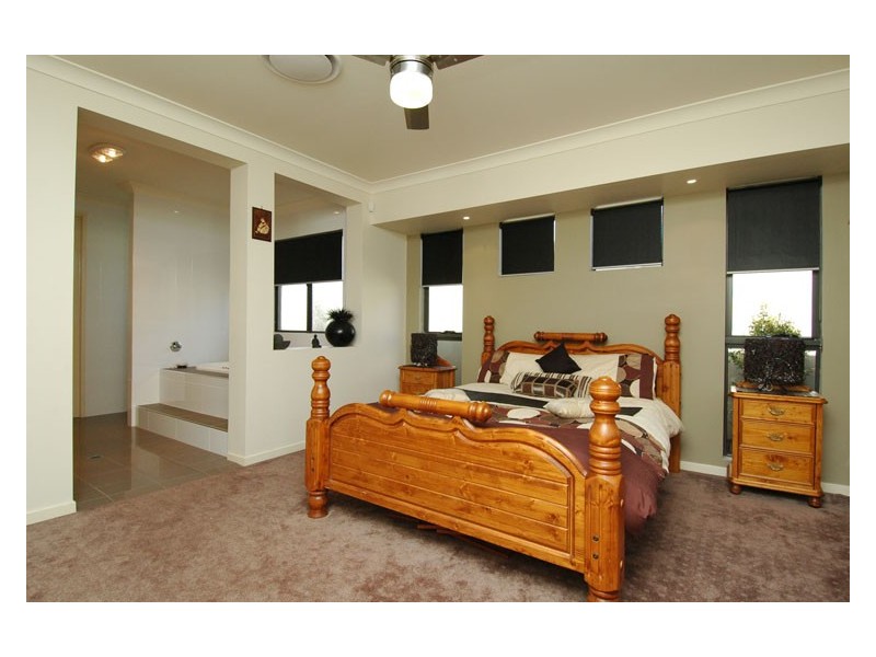 2840 Wylarah Way, Hope Island QLD 4212