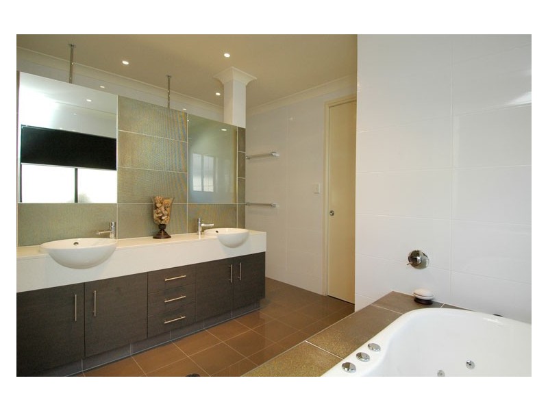 2840 Wylarah Way, Hope Island QLD 4212