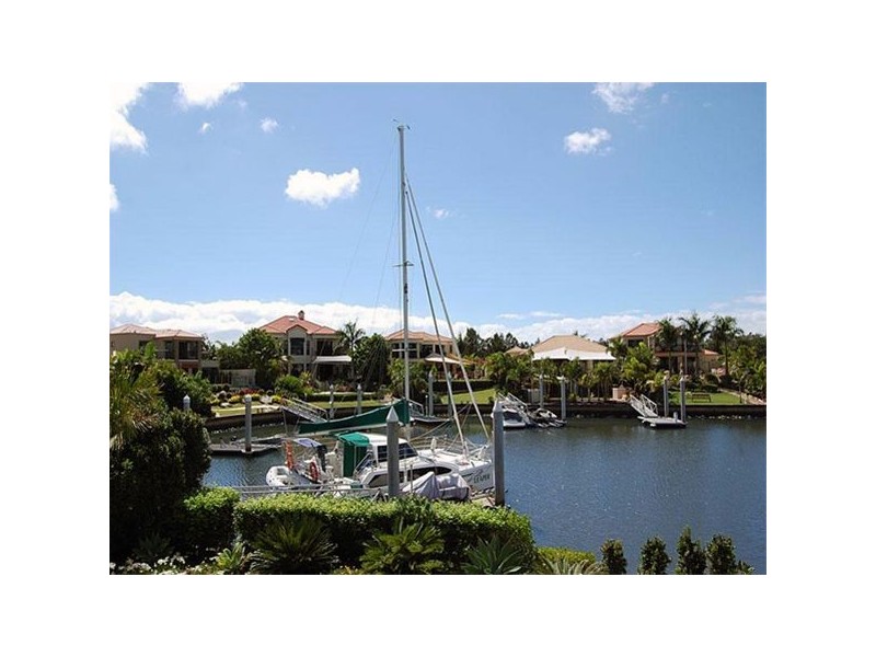 2115 Fernlea Close, Hope Island QLD 4212