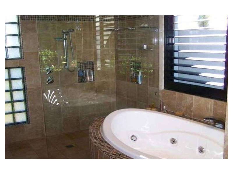 2115 Fernlea Close, Hope Island QLD 4212