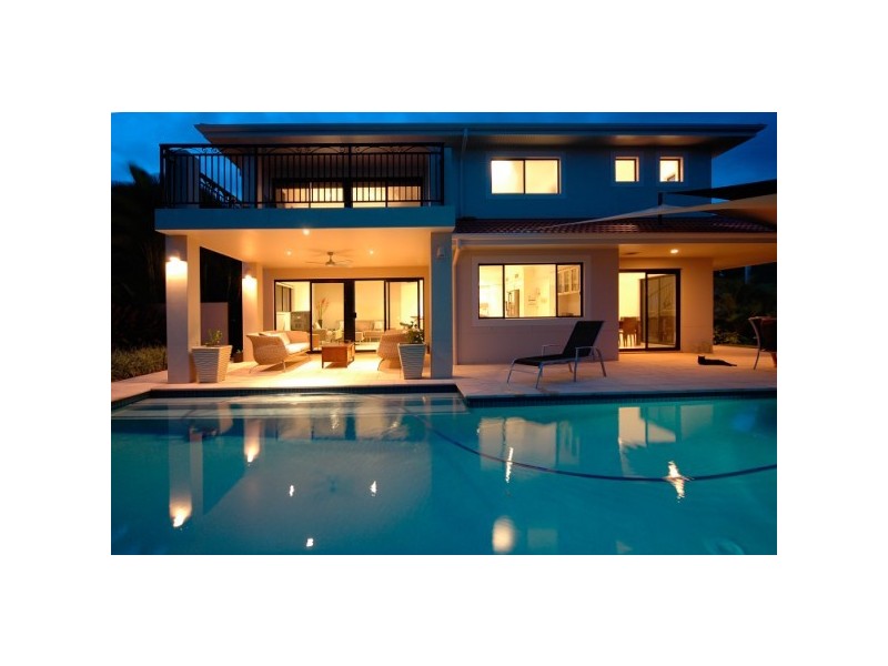 1092  Beechwood Drive, Hope Island QLD 4212