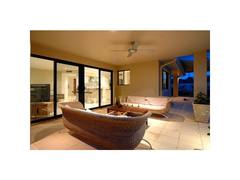 1092  Beechwood Drive, Hope Island QLD 4212