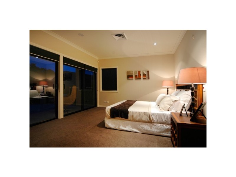 1092  Beechwood Drive, Hope Island QLD 4212