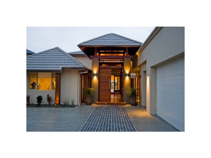 2323 Cressbrook Drive, Hope Island QLD 4212