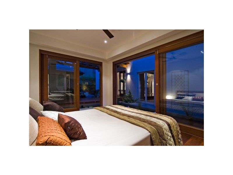 2323 Cressbrook Drive, Hope Island QLD 4212