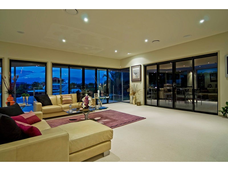 2163 Beaufort Way, Hope Island QLD 4212