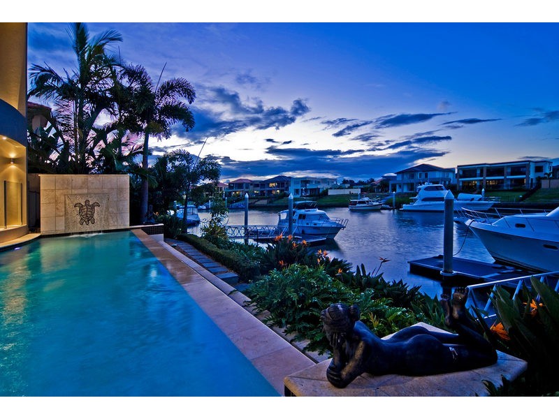 2163 Beaufort Way, Hope Island QLD 4212
