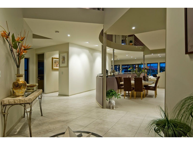 2163 Beaufort Way, Hope Island QLD 4212