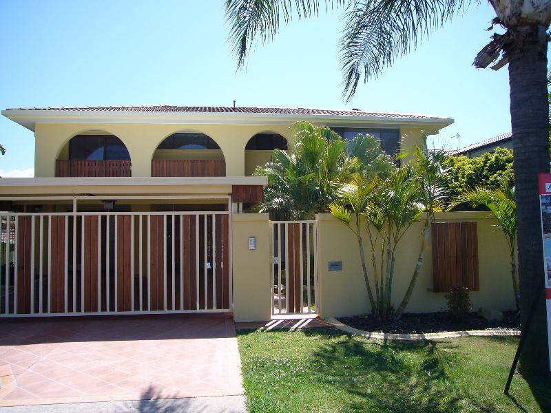 381 Benowa Road, Benowa QLD 4217