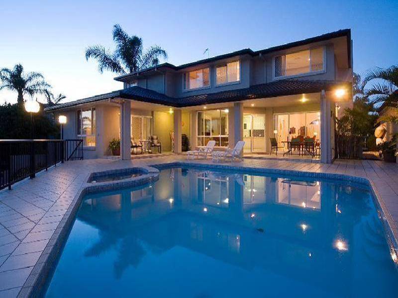 3 Chantilly Close, Benowa QLD 4217